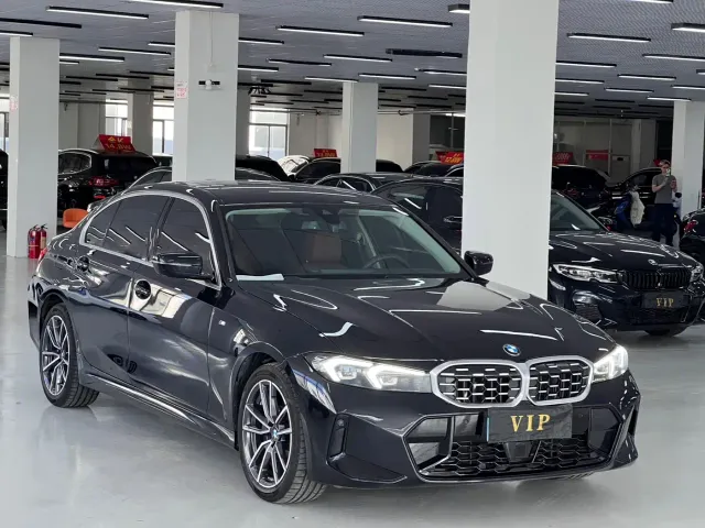 Фотография автомобиля — BMW 3 Series