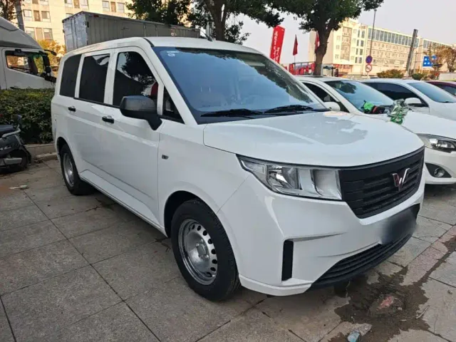 Wuling Hongguang Plus — Фото автомобиля 3