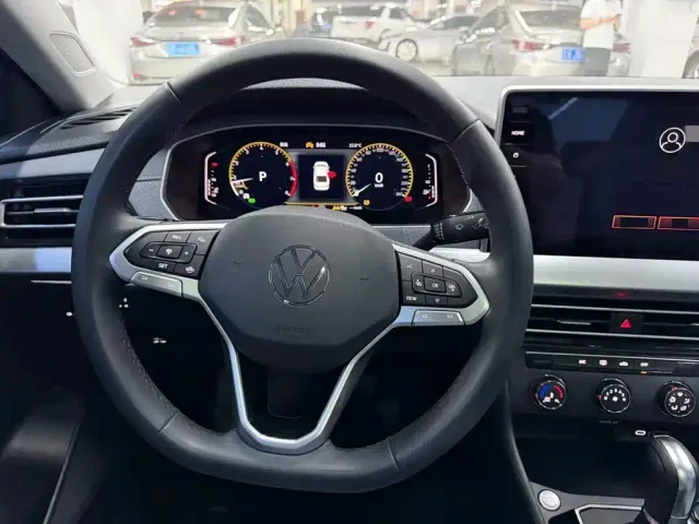 Volkswagen Lavida — Фото автомобиля 10