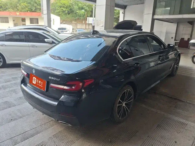 BMW 5 Series — Фото автомобиля 3