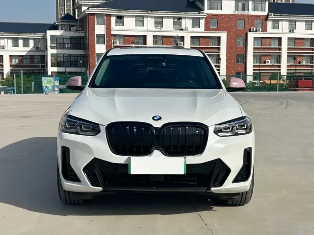 BMW iX3 — Фото автомобиля 2