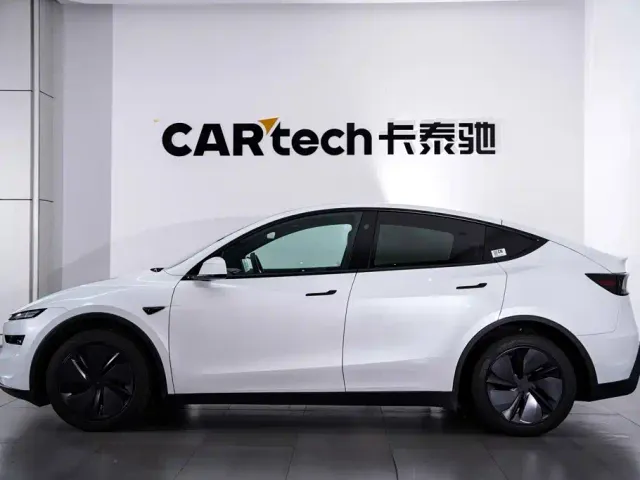 Tesla Model Y — Фото автомобиля 8