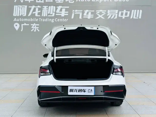 Hyundai Elantra — Фото автомобиля 16