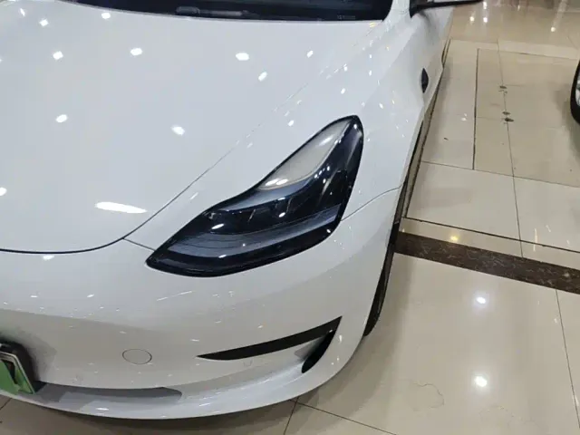 Tesla Model 3 — Фото автомобиля 23