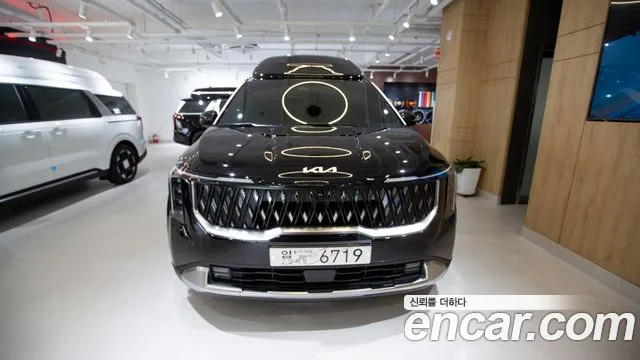 Kia Carnival Generation 4 — Фото автомобиля 2