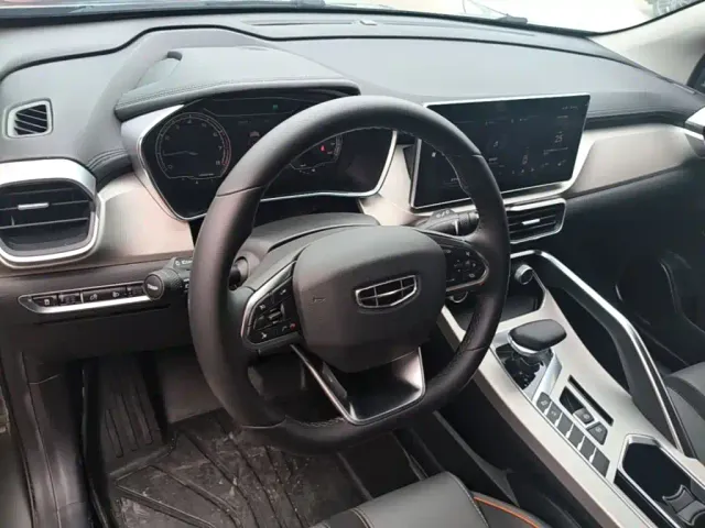Geely Binyue — Фото автомобиля 10
