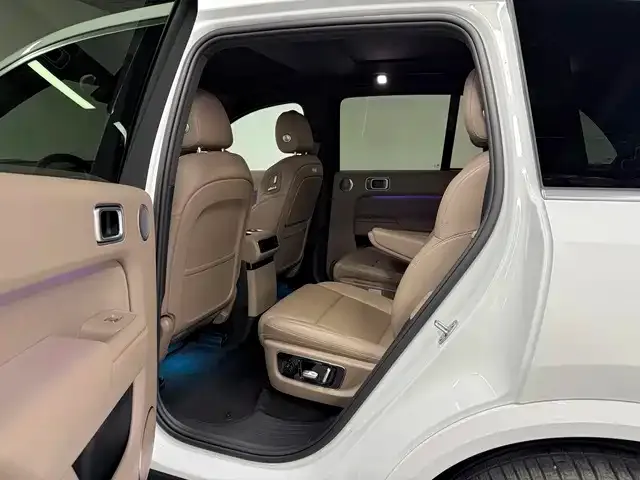Li Auto L8 — Фото автомобиля 8