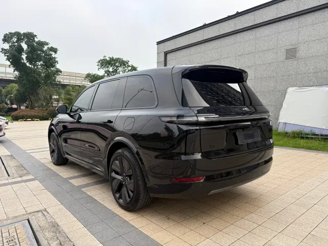 Li Auto L9 — Фото автомобиля 16