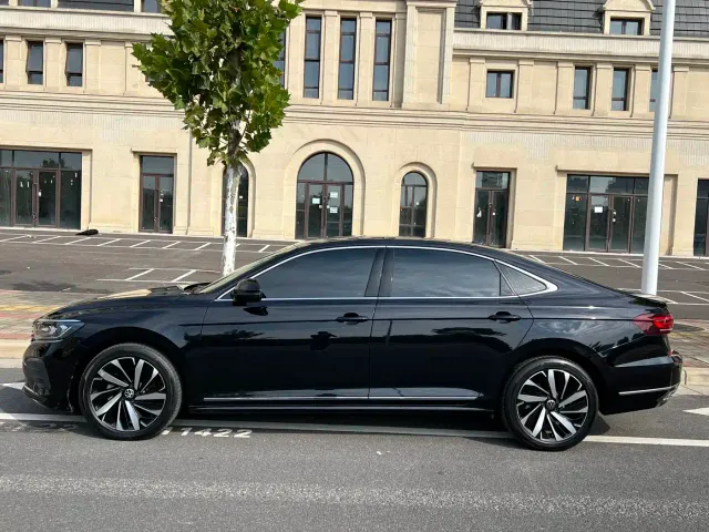 Volkswagen Passat — Фото автомобиля 3