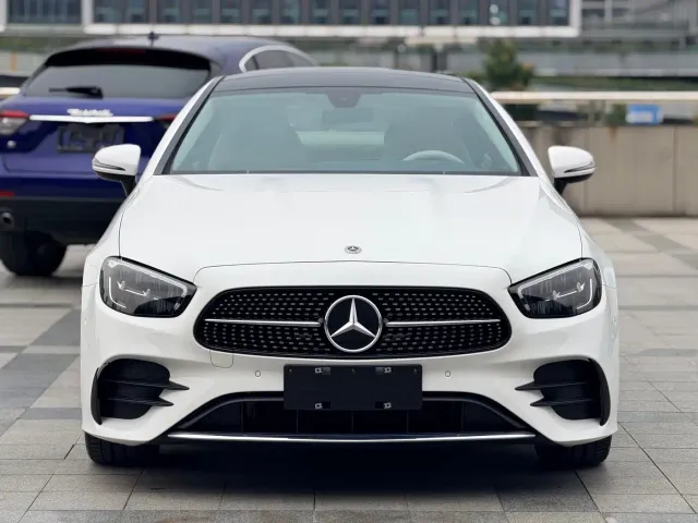 Mercedes-Benz E-Class — Фото автомобиля 2