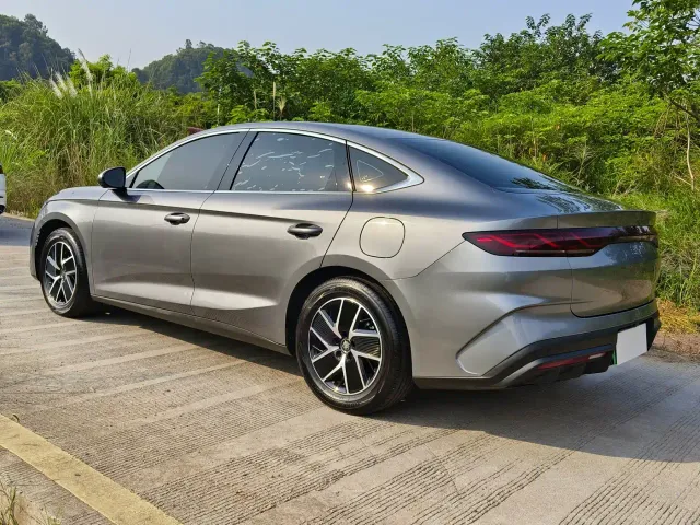 BYD Qin L — Фото автомобиля 8
