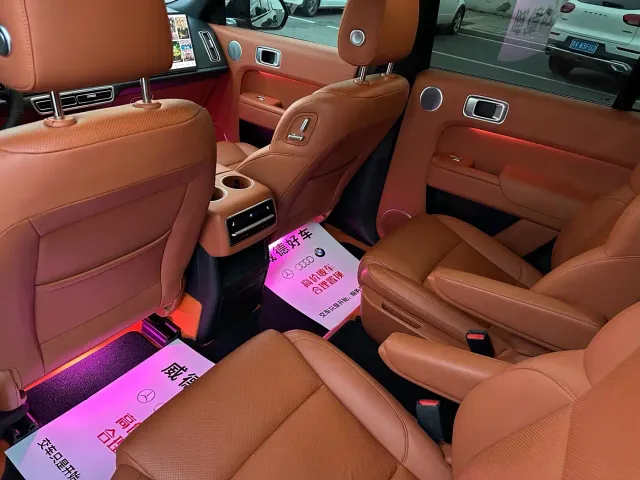 Li Auto L8 — Фото автомобиля 12