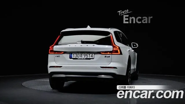 Вольво V60 V60 Cross Country 2 поколение B5 Ultimate AWD — Фото автомобиля 3