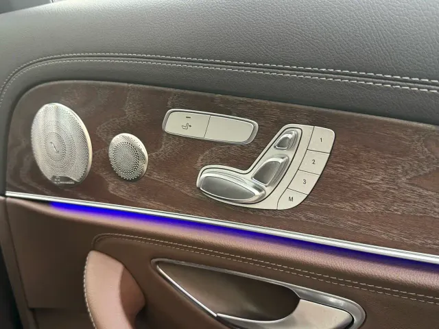 Mercedes-Benz E-Class — Фото автомобиля 13