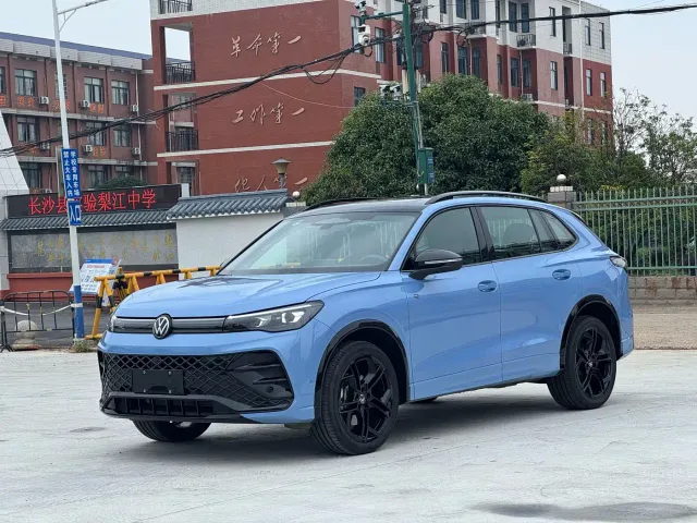 Фотография автомобиля — Volkswagen Tiguan L