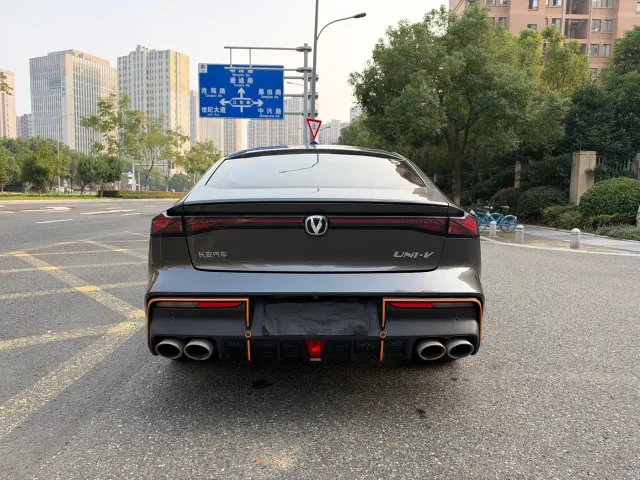 Changan UNI-V — Фото автомобиля 13