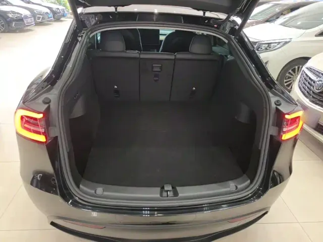 Tesla Model Y — Фото автомобиля 18