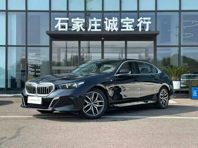 BMW i5 — Фото автомобиля 2