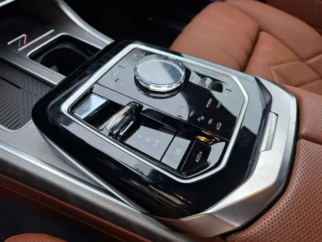 BMW i7 — Фото автомобиля 11