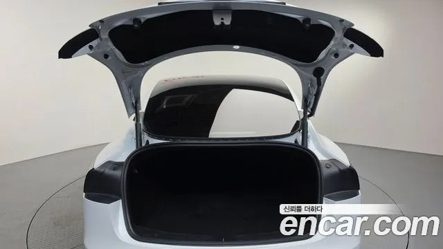 Tesla Model 3 — Фото автомобиля 25