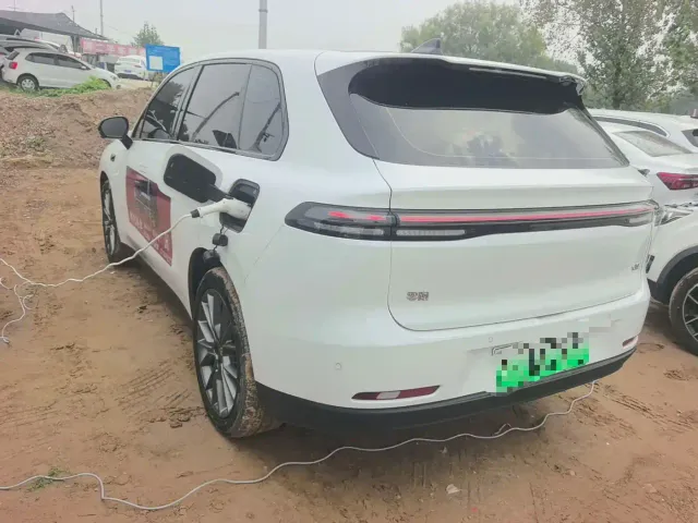 Leapmotor C10 — Фото автомобиля 5