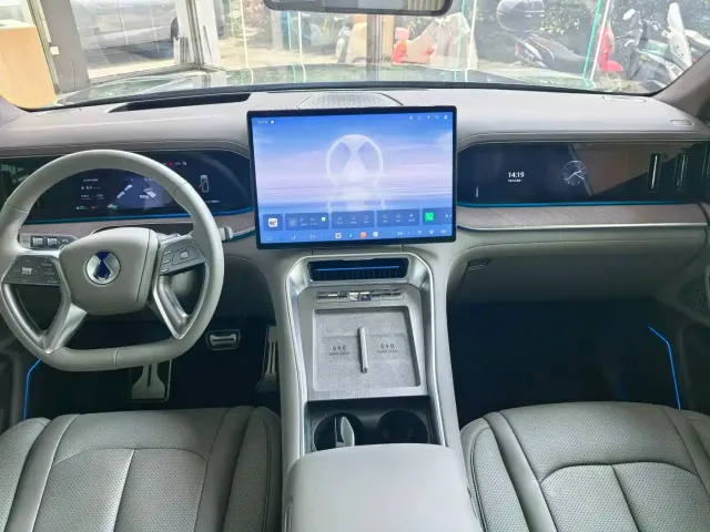 Denza Denza N9 2025 Flagship Model — Фото автомобиля 9