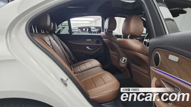 Mercedes-Benz E-Class — Фото автомобиля 10