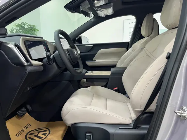 Volvo XC70 Plug-in Hybrid — Фото автомобиля 9