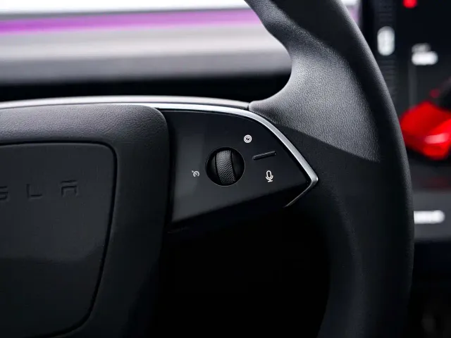 Tesla Model Y — Фото автомобиля 24