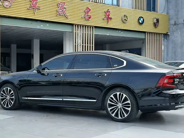 Volvo S90 — Фото автомобиля 12