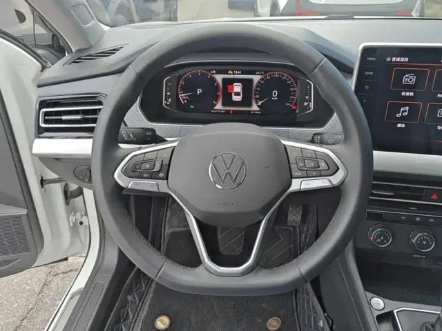 Volkswagen Lavida — Фото автомобиля 15