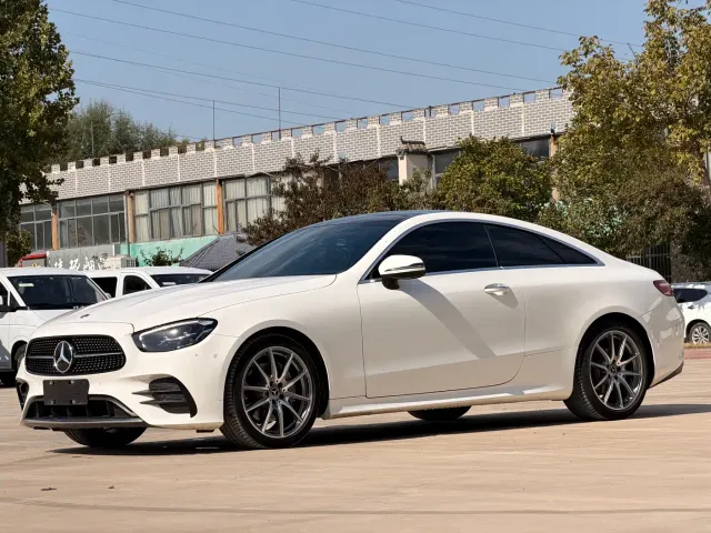 Фотография автомобиля — Mercedes-Benz E-Class