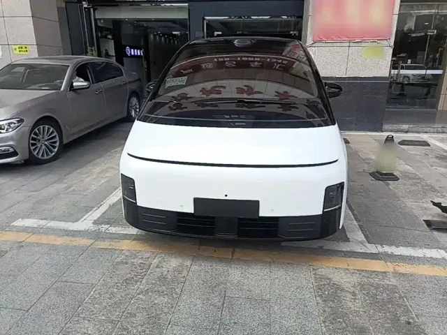 Li Auto MEGA — Фото автомобиля 2