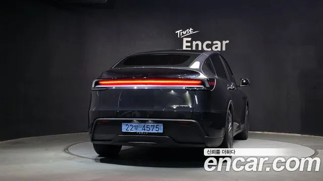 Tesla Model Y — Фото автомобиля 4