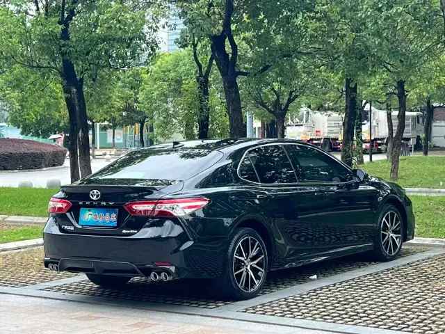 Toyota Camry — Фото автомобиля 2
