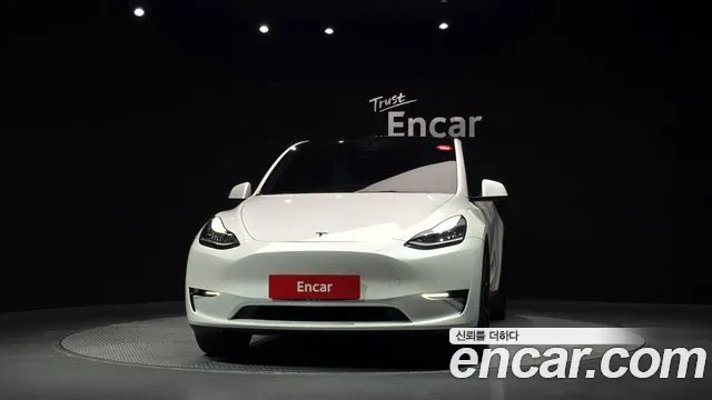 Tesla Model Y — Фото автомобиля 3