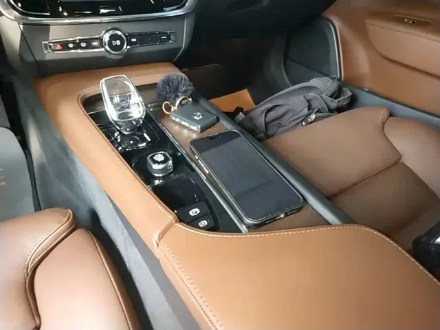 Volvo S90 — Фото автомобиля 13