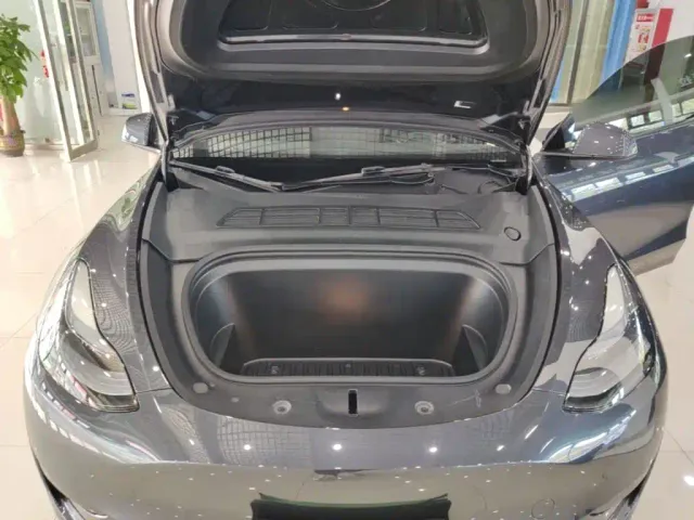 Tesla Model Y — Фото автомобиля 19