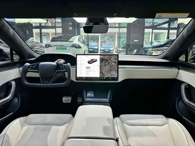 Tesla Model S — Фото автомобиля 8