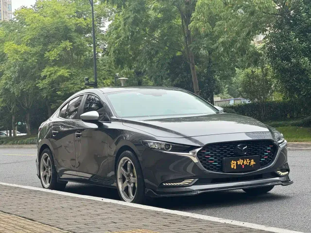 Mazda Axela — Фото автомобиля 3