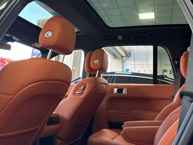 Li Auto L8 — Фото автомобиля 6