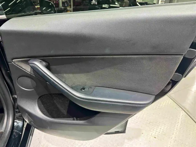 Tesla Model Y — Фото автомобиля 24