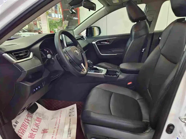 Toyota RAV4 — Фото автомобиля 4