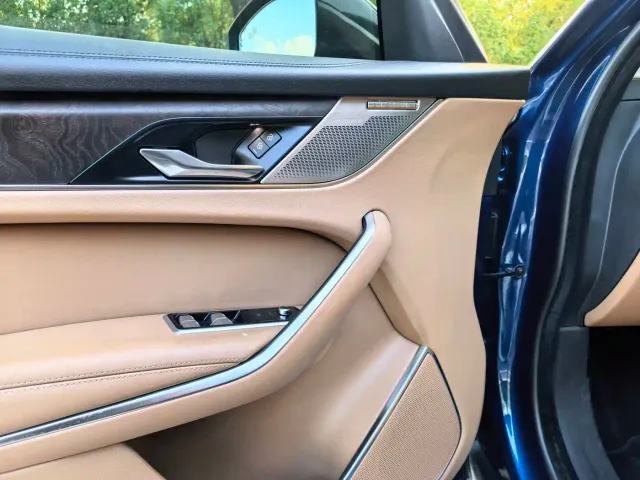 Jaguar F-Pace — Фото автомобиля 14