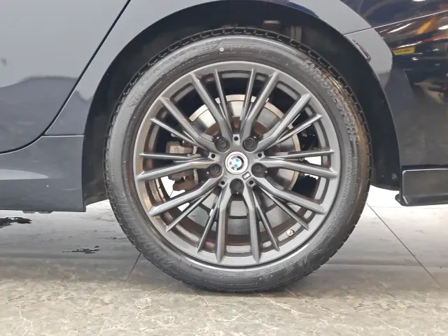 BMW 3 Series — Фото автомобиля 9