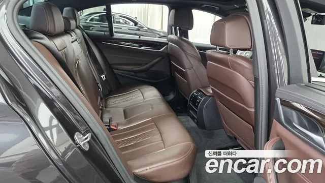 BMW 5 Series G30 — Фото автомобиля 17