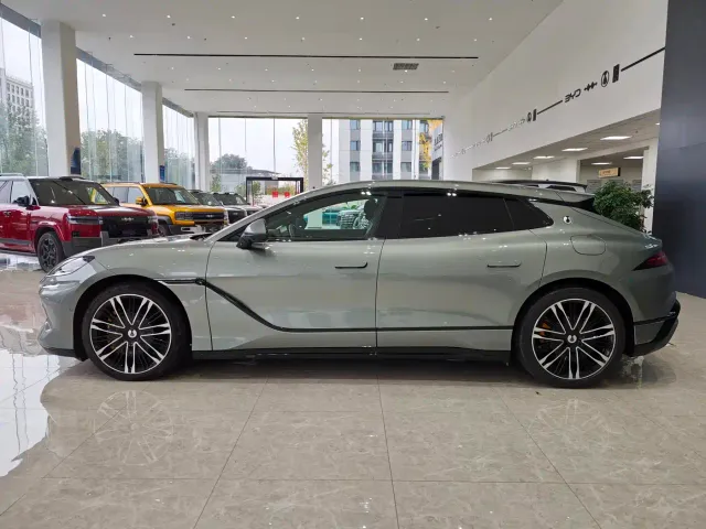 Denza Z9GT — Фото автомобиля 8