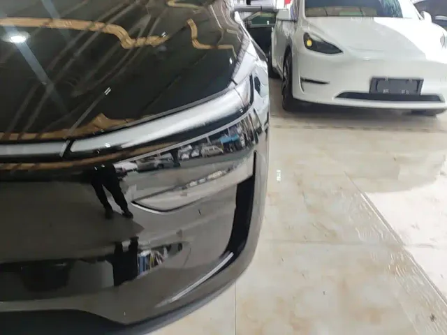 Tesla Model Y — Фото автомобиля 23