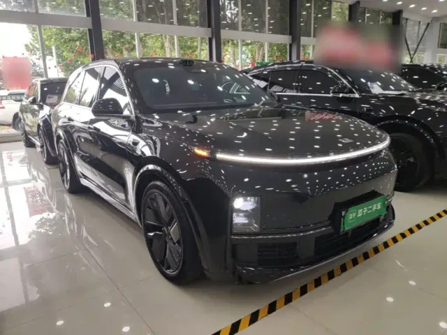Li Auto L8 — Фото автомобиля 3
