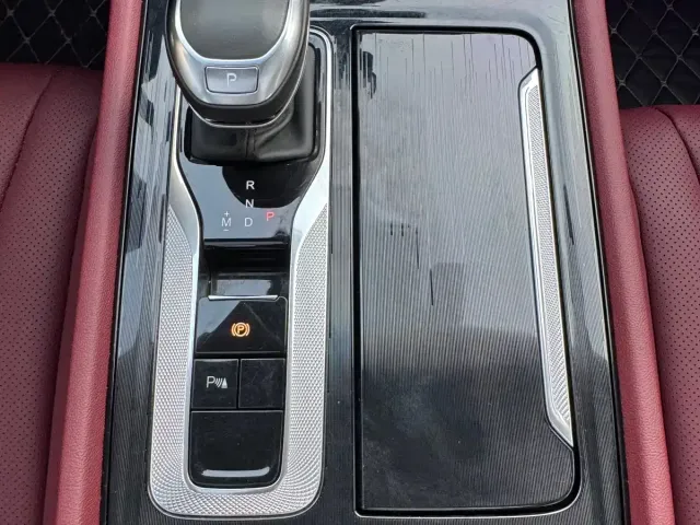 Hongqi H5 — Фото автомобиля 19